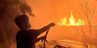 #VIDEO | Comunidad escapa de incendio en el norte de Los Ángeles: el impacto del Palisades Fire