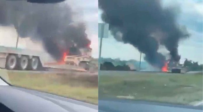 #VIDEO | Bloquean carretera nacional entre Hualahuises y Montemorelos con tráileres en llamas