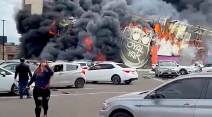 #VIDEO | Evacuan a niños de estancia infantil y kínder por incendio en Culiacán