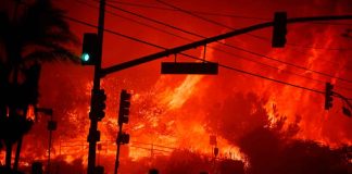 #VIDEO | Falta de agua para combatir incendio no es mi problema: Gobernador de California