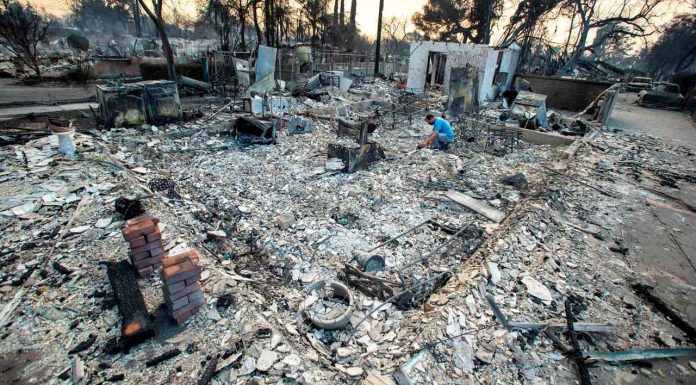 Las muertes confirmadas debido a los incendios en California suben a 24