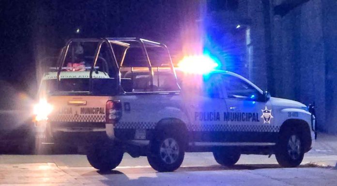 Delincuentes balean domicilio en Manantiales del Curutaran; hay una joven lesionada