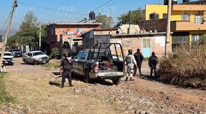 Joven mujer muere en vía pública, tras ser baleada por delincuentes en Jacona