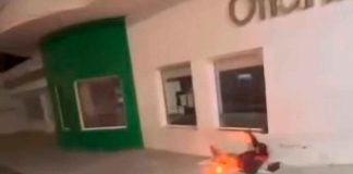 #VIDEO | Exigen castigo a jóvenes que lanzaron pirotecnia a un hombre en situación de calle; la FGE investiga la agresión