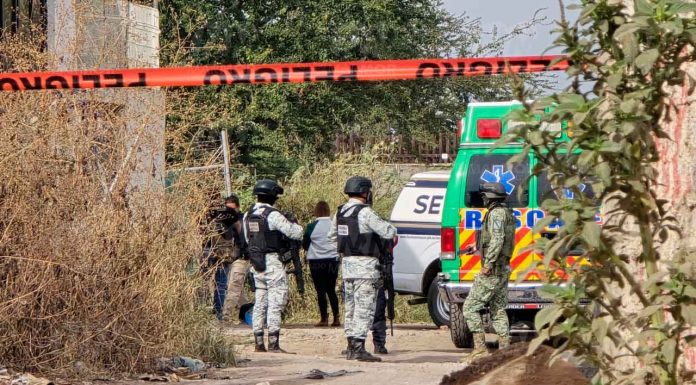 Localizan a un hombre ejecutado y maniatado en la colonia Revolución, al noroeste de Michoacán