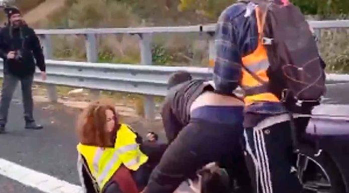 #VIDEO | Manifestantes se pronuncian contra la “inacción gubernamental” y ponen en riesgo sus vidas