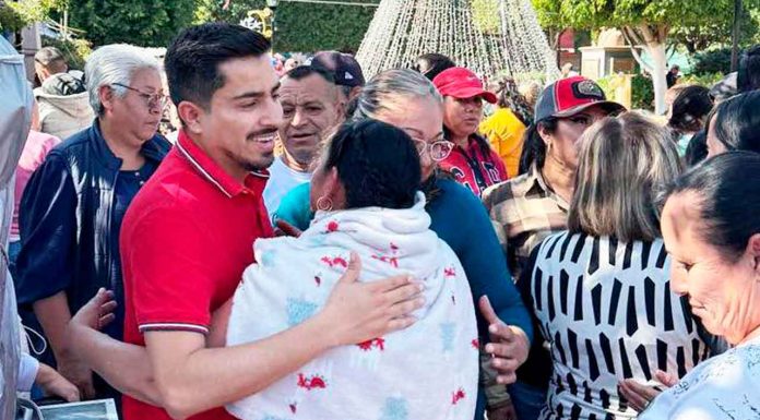 Moisés Navarro se reúne con vendedores para dar inicio a la venta de Día de Reyes