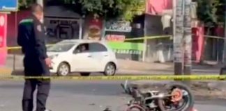 México: Mujer sale en su moto a comprar refresco para el recalentado y muere atropellada