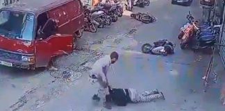 #VIDEO | Sicario intenta asesinar a joven, pero éste se salva al hacerse el muerto