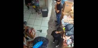 #VIDEO | #México: ¡Que bonita familia! Menor es captado robando un celular con ayuda de sus padres
