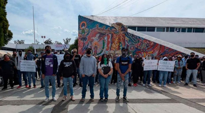 Acusan normalistas a Gaby Molina de inasistencia a mesas de diálogo; gobierno prioriza futuros docentes con conocimientos adecuados