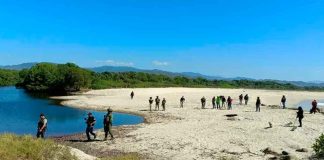 Localizan autos donde viajaban los 8 jóvenes desaparecidos en Oaxaca