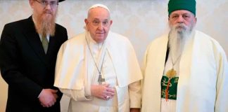 #VIDEO | El papa Francisco sufre una caída y provoca inmovilización del brazo por precaución