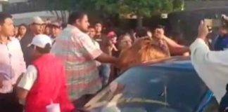 #Video // Triángulo amoroso se vuelve viral; mujeres terminan peleando en la vía pública