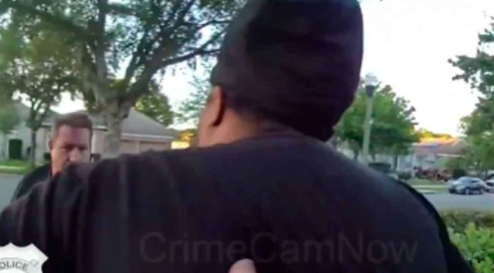 #Video // Ocupas fueron desalojados a la fuerza de una residencia en Florida