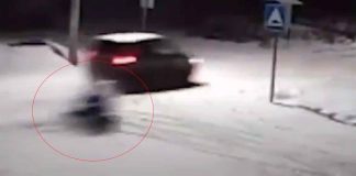 #VIDEO | Joven era arrastrada en un trineo por un coche; se estrella en un poste y muere