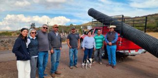 Presidente Víctor Vázquez entrega materiales y supervisa obras en La Quemadita