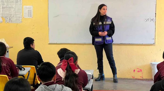 Seimujer sensibiliza a estudiantes de secundaria sobre violencia en el noviazgo