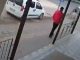#Video // Hombre golpea a mujer en la calle y la deja inconsciente