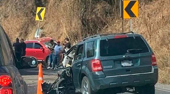 Un muerto y un herido, tras brutal choque entre camionetas en La Piedad