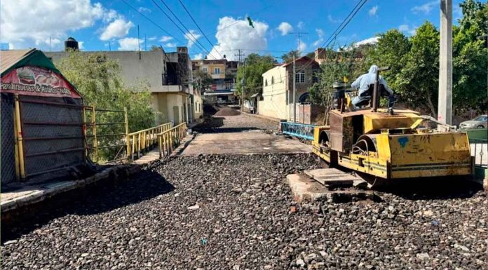 Pavimentan calle Vicente Guerrero en El Sauz de Abajo para mejorar acceso a la comunidad
