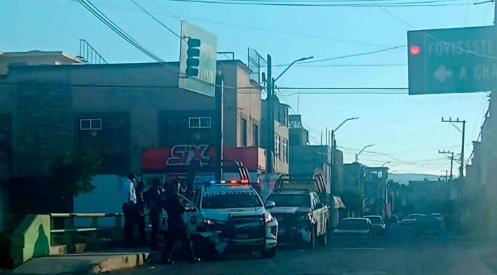 #Video // Patrulla de la GC se estrella contra banqueta de puente al norte de Morelia