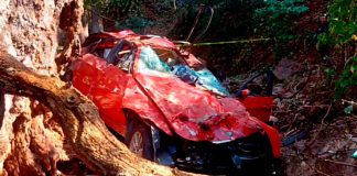 Auto se desbarranca en el municipio de Tzitzio; hay un muerto