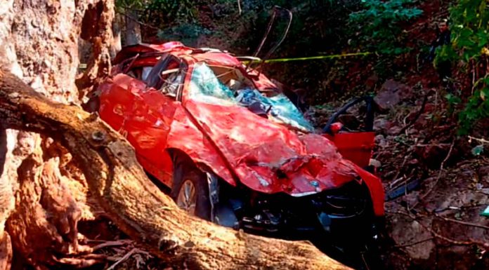 Auto se desbarranca en el municipio de Tzitzio; hay un muerto