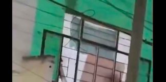 #VIDEO | #México: Hombre se desquita con su hijo a ‘cinturonazos’; policías nunca llegaron