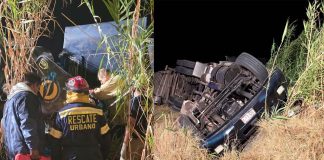 #Imágenes | Chofer de tráiler aguacatero sobrevive de milagro, tras volcar y quedar prensado