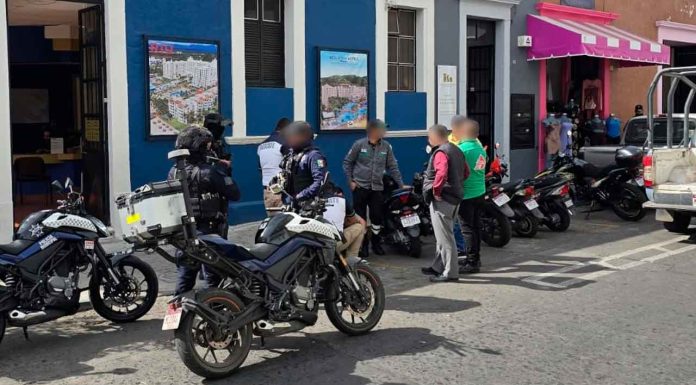 #Michoacán: Pistoleros motorizados roban 800 mil pesos a trabajadores de gasolinera