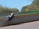 #VIDEO | #México: ‘Biker’ intenta hacer acrobacia en plena autopista y se accidenta