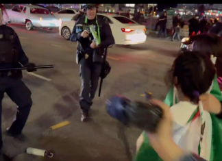 #VIDEO | Momentos de tensión en Los Ángeles: Reportan múltiples heridos tras violentos enfrentamientos entre policías y manifestantes pro-inmigrantes
