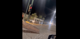 #VIDEO | En #Morelia, ataúd cae de carroza fúnebre en plena avenida