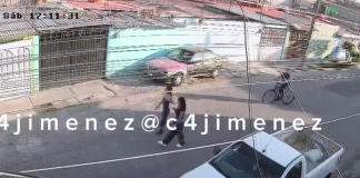 #VIDEO #México: Captan a hombre en bicicleta dando una nalgada a menor de edad que caminaba por la calle