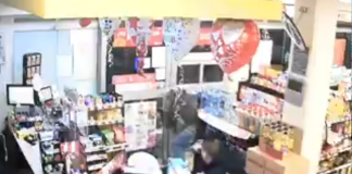 #Video // Policía repele asalto en Oxxo: Ladrón recibió disparos tras romper la puerta