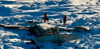 Descantan sobrevivientes de accidente aéreo en Alaska; localizan 3 de 10 cuerpos