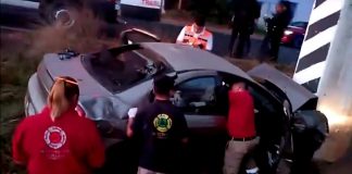 Auto choca contra base de puente en la Morelia – Pátzcuaro; hay 3 heridos