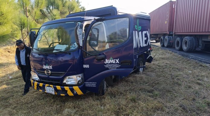 Se registra choque entre camión Jumex y tráiler en la Pátzcuaro-Cuitzeo