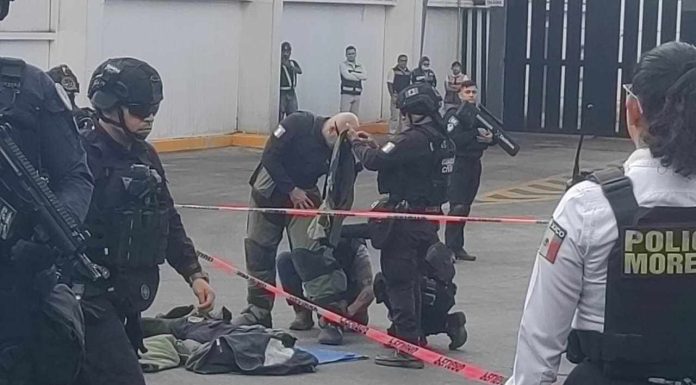 #VIDEO | Expertos en explosivos de la SSP retiran objeto hallado afuera de Coca Cola Calzada La Huerta
