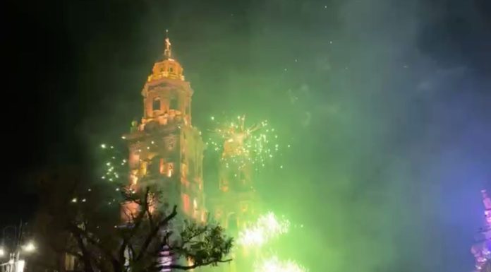 #VIDEO #FOTOS | Catedral de Morelia engalana de forma romántica su encendido por el 14 de febrero