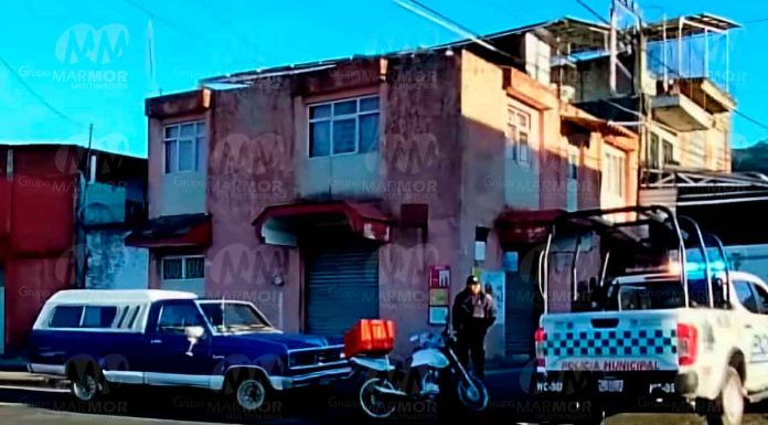 Adulto mayor baleado por delincuentes motorizados, en Uruapan