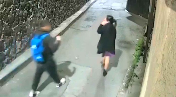 #VIDEOS | #México: Captan a hombre agrediendo sexualmente a una mujer; se trataría de un abusador serial