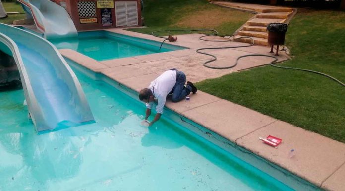 Arranca SSM muestreo de agua en albercas y balnearios