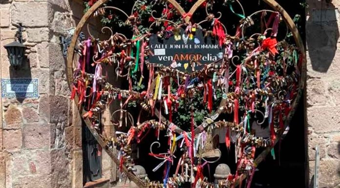 Corazón de Morelia, ya está colocado de nuevo en el Callejón del Romance