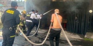 #VIDEO #Seguimiento | Policía Morelia atiende incendio en terreno baldío contiguo a un bar