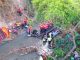 #VIDEO | Difunden video del momento en que autobús cae de un puente al fondo de un barranco; hay como saldo 51 personas muertas #Internacional