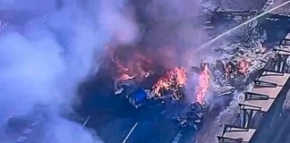 #VIDEO | Avioneta se desploma e impacta contra un autobús #Internacional