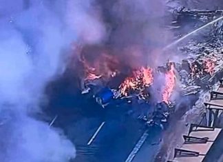 #VIDEO | Avioneta se desploma e impacta contra un autobús #Internacional