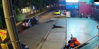 #Video // Enfrentamiento armado a las afueras de un bar deja cuatro heridos #México